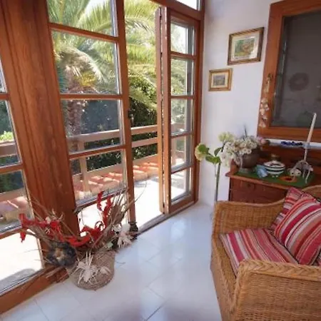 Villa Smeralda Villa *